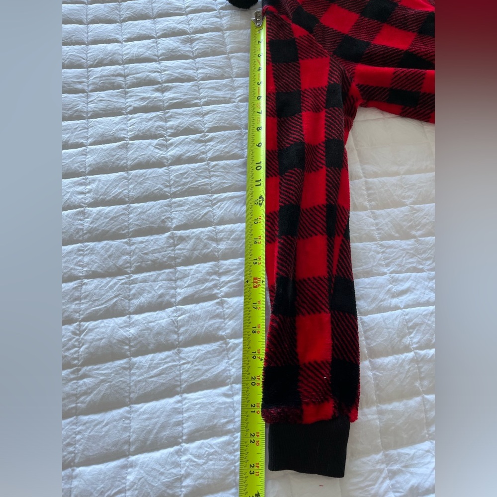 SECRET TREASURES Black & Red Plaid One Piece Pajama w/Faux Fur Hood Size Medium - Picture 6 of 9